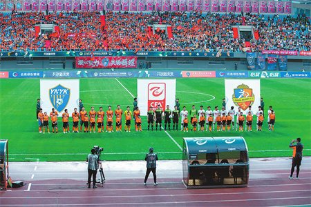 雙方隊員亮相。.jpg 雙方隊員亮相。.jpg