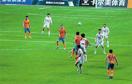 激烈拼搶。.jpg 激烈拼搶。.jpg