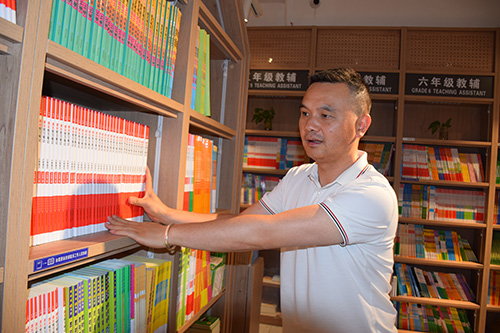 做全民閱讀推廣路上的踐行者.jpg 做全民閱讀推廣路上的踐行者.jpg