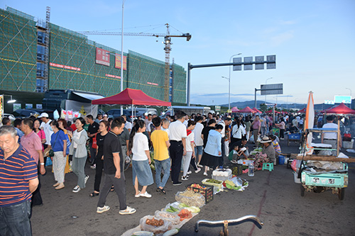 黃官夜市爆火的背后.jpg 黃官夜市爆火的背后.jpg