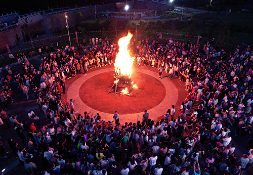 彝歌動人 火光熠熠.jpg