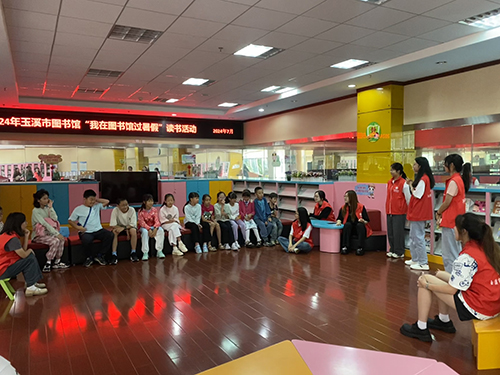 書香伴暑假 圖書館里人氣旺.jpg