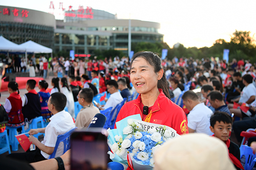 玉溪人民為劉浩奪金加油助威1.jpg 玉溪人民為劉浩奪金加油助威1.jpg