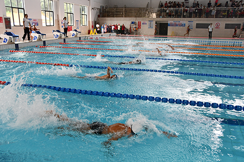 玉溪市青少年學(xué)生游泳比賽在華寧舉行.jpg 玉溪市青少年學(xué)生游泳比賽在華寧舉行.jpg