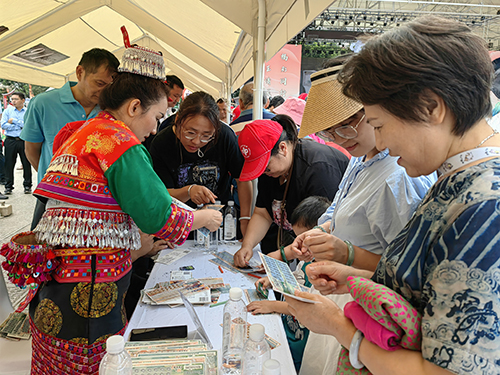 “碧玉清溪”即開型福利彩票上市銷售.jpg “碧玉清溪”即開型福利彩票上市銷售.jpg