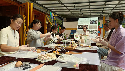 非遺文化進景區.jpg 非遺文化進景區.jpg