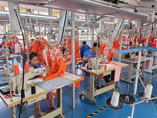 穩(wěn)就業(yè)保民生促發(fā)展.jpg 穩(wěn)就業(yè)保民生促發(fā)展.jpg