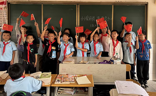 峨山縣小街小學開展國慶節主題活動.jpg 峨山縣小街小學開展國慶節主題活動.jpg
