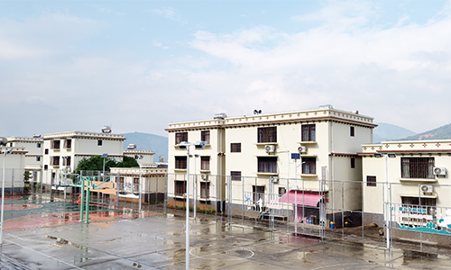 曼哈社區易地搬遷群眾樂享幸福生活.jpg 曼哈社區易地搬遷群眾樂享幸福生活.jpg