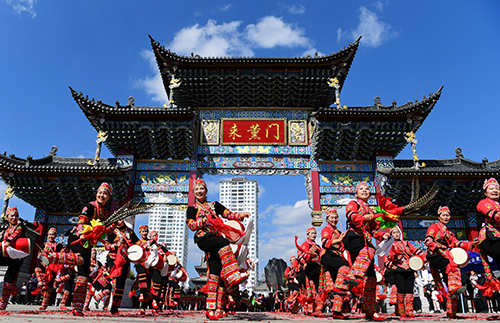 峨山彝族花鼓舞綻放時代華彩1.jpg 峨山彝族花鼓舞綻放時代華彩1.jpg