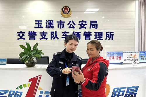 電子行駛證正式啟用我市已有42936人申領.jpg 電子行駛證正式啟用我市已有42936人申領.jpg