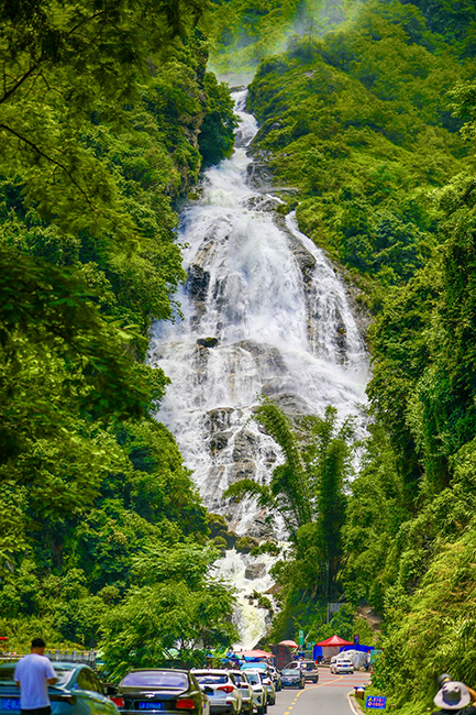 新平縣讓哀牢山“潑天流量”變“火熱留量”.jpg 新平縣讓哀牢山“潑天流量”變“火熱留量”.jpg