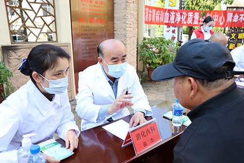 玉溪市中山醫(yī)院引進(jìn)11名“銀齡醫(yī)師”.jpg 玉溪市中山醫(yī)院引進(jìn)11名“銀齡醫(yī)師”.jpg