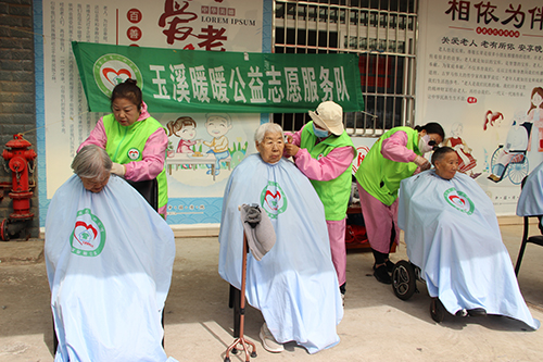 玉溪暖暖公益開展寒冬送暖服務(wù).jpg 玉溪暖暖公益開展寒冬送暖服務(wù).jpg