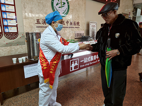 中醫醫院免費發放大鍋藥.jpg 中醫醫院免費發放大鍋藥.jpg