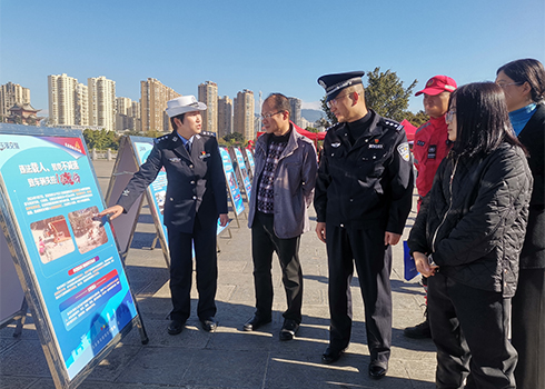 “全國(guó)交通安全日”宣傳活動(dòng)啟動(dòng).jpg “全國(guó)交通安全日”宣傳活動(dòng)啟動(dòng).jpg