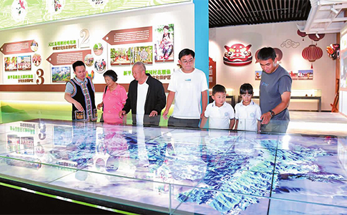 搭乘“鋼鐵巨龍” 奏響發(fā)展新樂(lè)章4.jpg