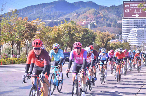 撫仙湖畔破風飛馳 激情體驗最美賽道.jpg 撫仙湖畔破風飛馳 激情體驗最美賽道.jpg