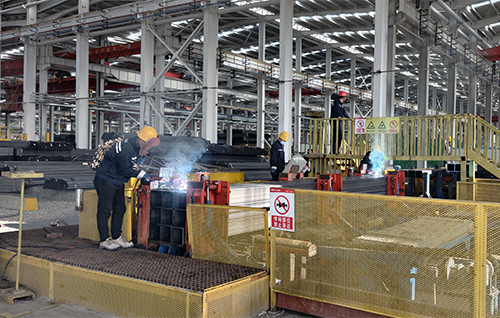 正大鋼管:全面復工復產(chǎn)掀起生產(chǎn)熱潮.jpg 正大鋼管:全面復工復產(chǎn)掀起生產(chǎn)熱潮.jpg