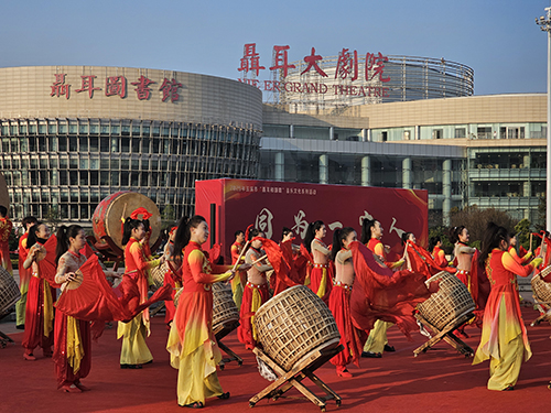 在國旗下銘記歷史在國歌聲中共同前進1.jpg 在國旗下銘記歷史在國歌聲中共同前進1.jpg