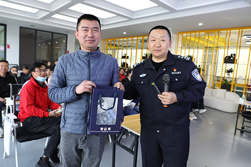 反詐宣傳進企業 筑牢財產安全“防護墻”.jpg 反詐宣傳進企業 筑牢財產安全“防護墻”.jpg