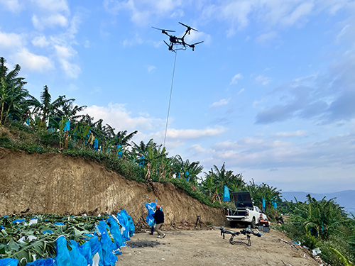 無人機(jī)助“飛”鄉(xiāng)村全面振興.jpg 無人機(jī)助“飛”鄉(xiāng)村全面振興.jpg