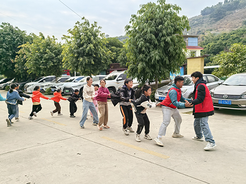 用微光照亮童真.jpg 用微光照亮童真.jpg