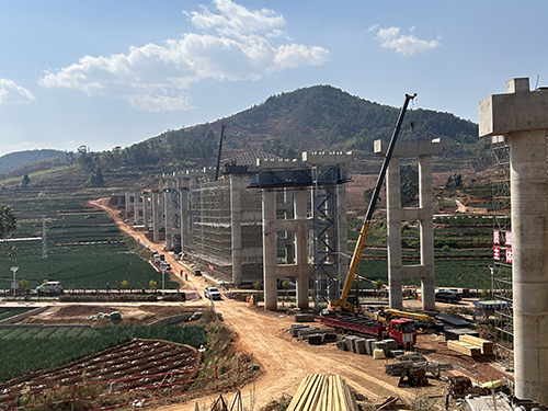 澄華高速公路華寧段建設(shè)加速.jpg 澄華高速公路華寧段建設(shè)加速.jpg