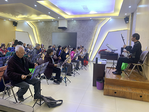 老年大學(xué)點(diǎn)燃“銀發(fā)學(xué)習(xí)熱”.jpg 老年大學(xué)點(diǎn)燃“銀發(fā)學(xué)習(xí)熱”.jpg