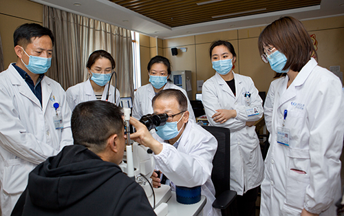 347名“銀齡醫師”助力健康玉溪建設.jpg 347名“銀齡醫師”助力健康玉溪建設.jpg