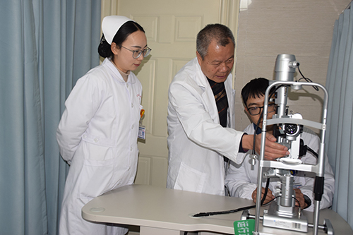 “銀齡醫師”郭春平:助力基層醫療 再踐醫者使命1.jpg “銀齡醫師”郭春平:助力基層醫療 再踐醫者使命1.jpg