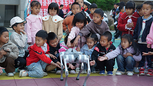 科普大篷車開進山區(qū)學校.jpg 科普大篷車開進山區(qū)學校.jpg