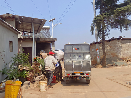 雄關鄉生活垃圾投放有了“專屬快遞”.jpg
