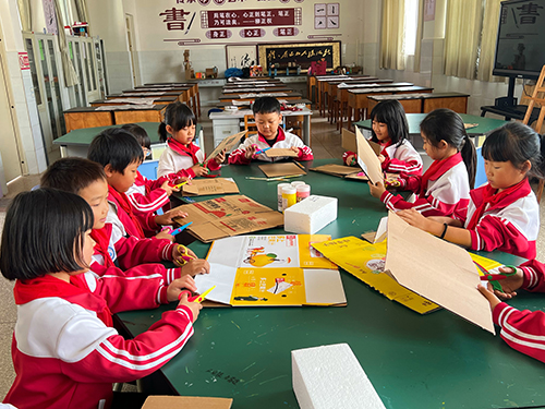 “反對(duì)浪費(fèi)、崇尚節(jié)約”成校園新“食”尚.jpg “反對(duì)浪費(fèi)、崇尚節(jié)約”成校園新“食”尚.jpg