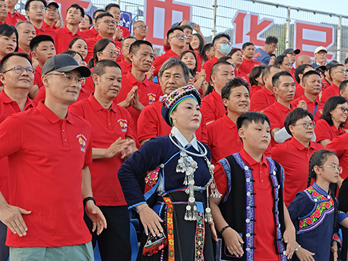 300名勞動(dòng)者代表感受中超賽事魅力.jpg