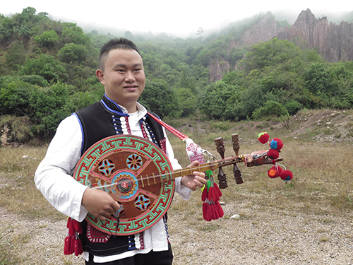 彝族歌舞文化的追光者.jpg 彝族歌舞文化的追光者.jpg