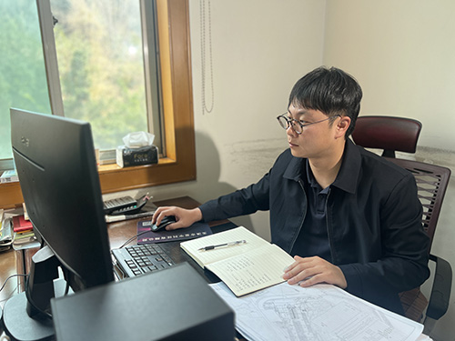 用青春與智慧澆鑄鋼鐵事業(yè)1.jpg 用青春與智慧澆鑄鋼鐵事業(yè)1.jpg