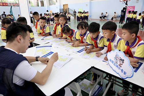 紅塔區防震減災科普宣傳走進校園.jpg 紅塔區防震減災科普宣傳走進校園.jpg