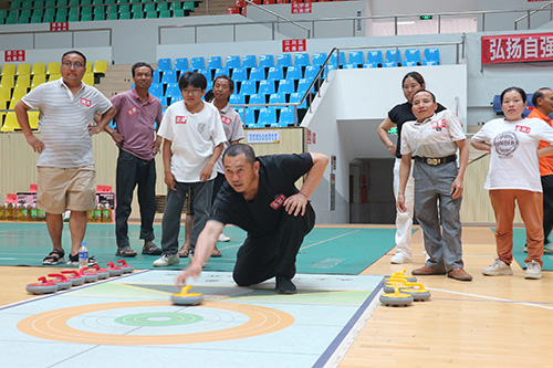 首屆殘疾人旱地冰壺比賽舉辦.jpg 首屆殘疾人旱地冰壺比賽舉辦.jpg