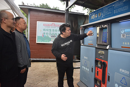 我市開展垃圾分類宣傳進社區活動.jpg 我市開展垃圾分類宣傳進社區活動.jpg