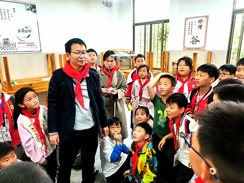 科普之光點亮孩子科技夢想.jpg 科普之光點亮孩子科技夢想.jpg