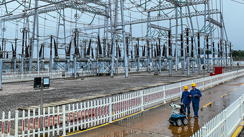 “智能機器人+人工”巡檢助力汛期保供電.jpg “智能機器人+人工”巡檢助力汛期保供電.jpg