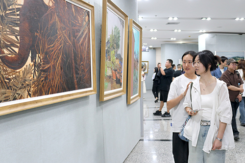 共繪民族團結與鄉(xiāng)村振興畫卷.jpg 共繪民族團結與鄉(xiāng)村振興畫卷.jpg