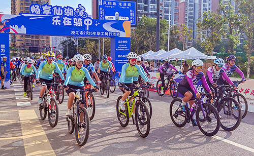 騎行愛好者暢行撫仙湖畔.jpg 騎行愛好者暢行撫仙湖畔.jpg