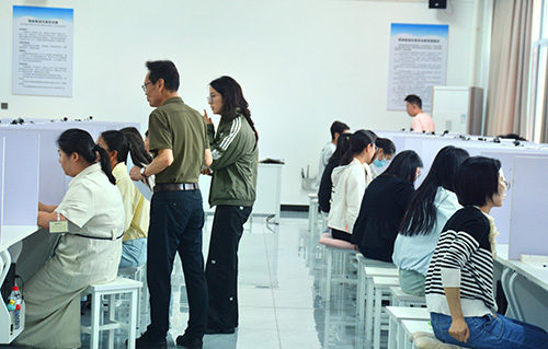 玉溪市舉辦中考評卷現場開放日活動.jpg 玉溪市舉辦中考評卷現場開放日活動.jpg