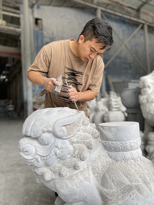 青石雕獅魂匠心守文脈1.jpg 青石雕獅魂匠心守文脈1.jpg