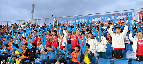 玉昆主場見證青少年足球熱情迸發(fā).jpg 玉昆主場見證青少年足球熱情迸發(fā).jpg