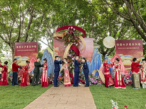 七夕節集體婚禮傳遞婚俗新風尚.jpg