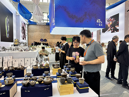 玉溪11家文化企業攜特色產品亮相.jpg 玉溪11家文化企業攜特色產品亮相.jpg
