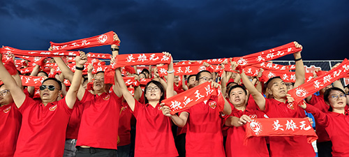 中超公益看臺致敬獻血志愿者.jpg 中超公益看臺致敬獻血志愿者.jpg